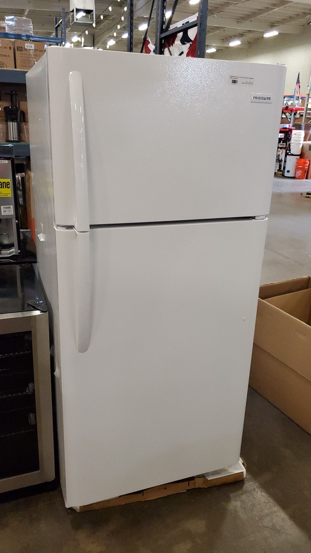 Frigidaire 18 cu ft top freezer refrigerator