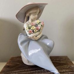 LLADRO Fragrant Bouquet Girl Figurine 