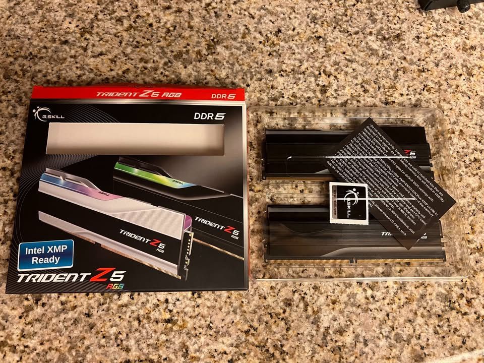 DDR5 RAM Computer 32GB 7200Mhz G.SKILL Trident Z5 RGB Series RGB