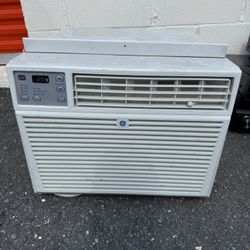 GE® 115 Volt Electronic Room Air Conditioner 10150 BTU 