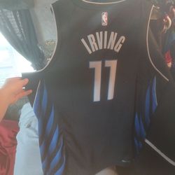 Men's size XL Mavs Irving jersey