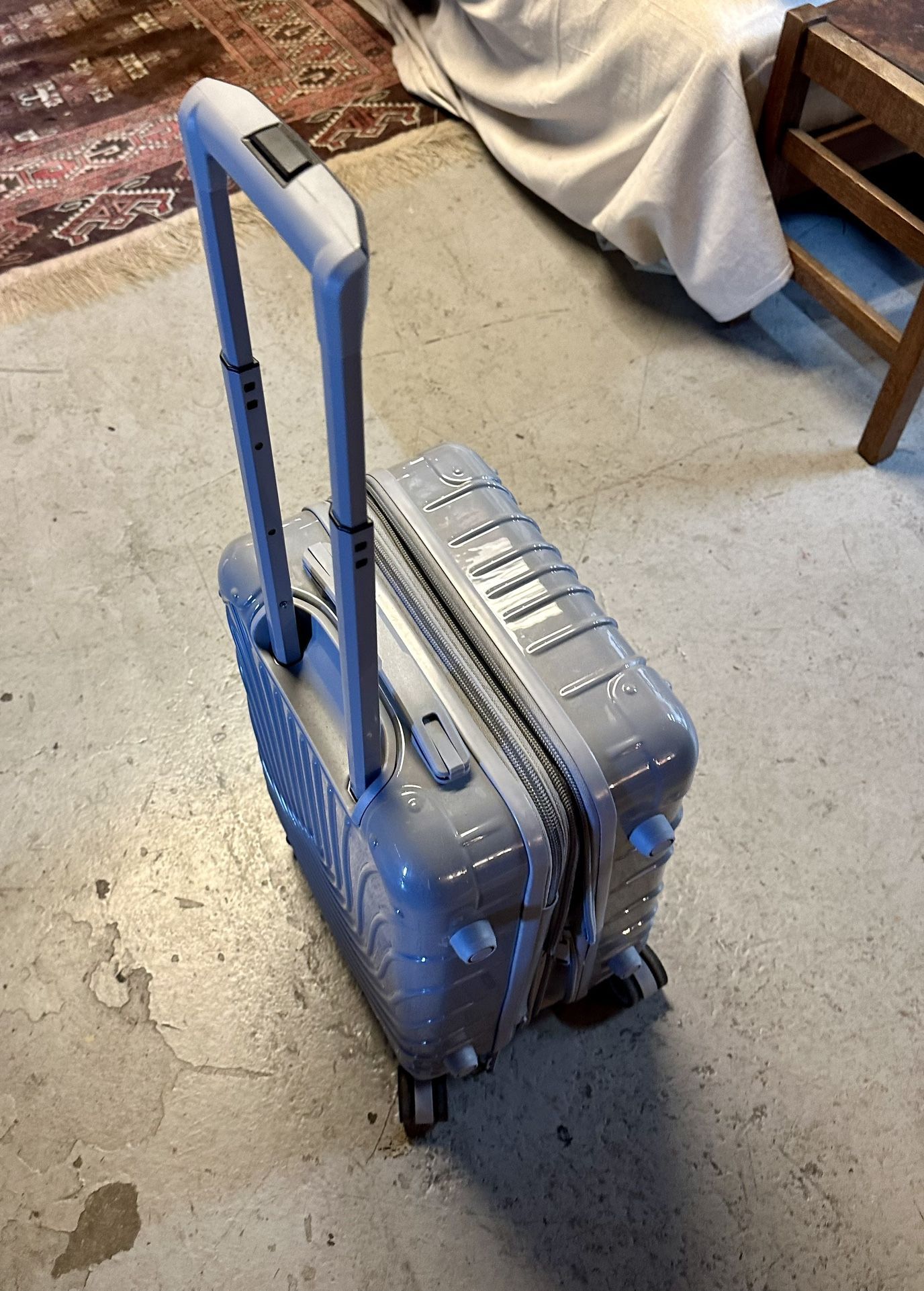 It Luggage Carry On Suitcase Hard Shell