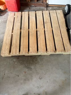 Wood pallet