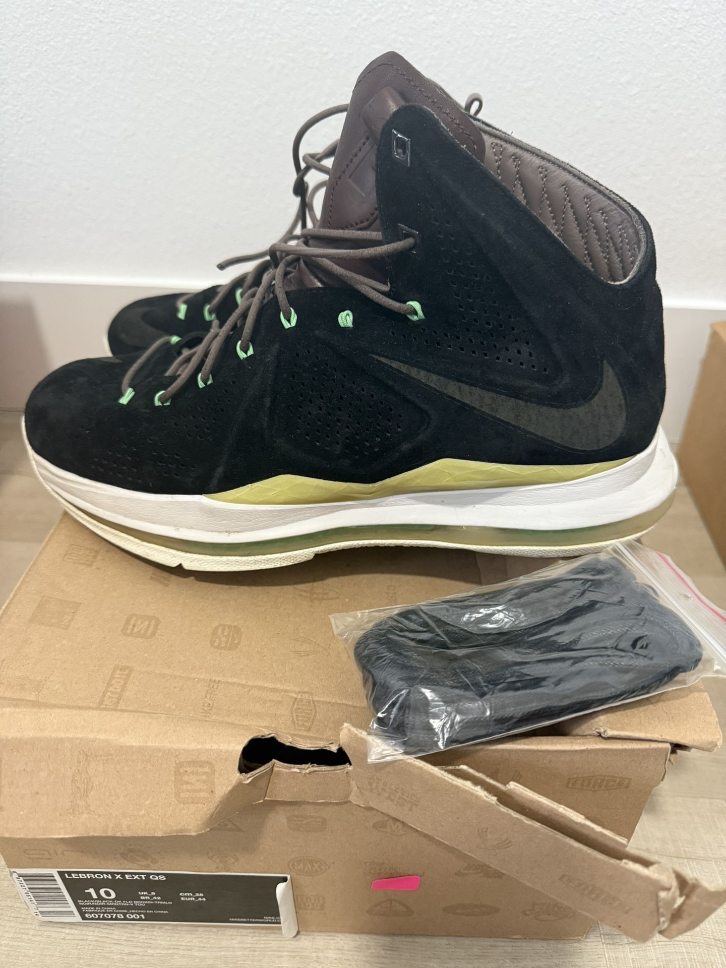Nike LeBron 10 EXT QS Black Suede 2013 Sz 10