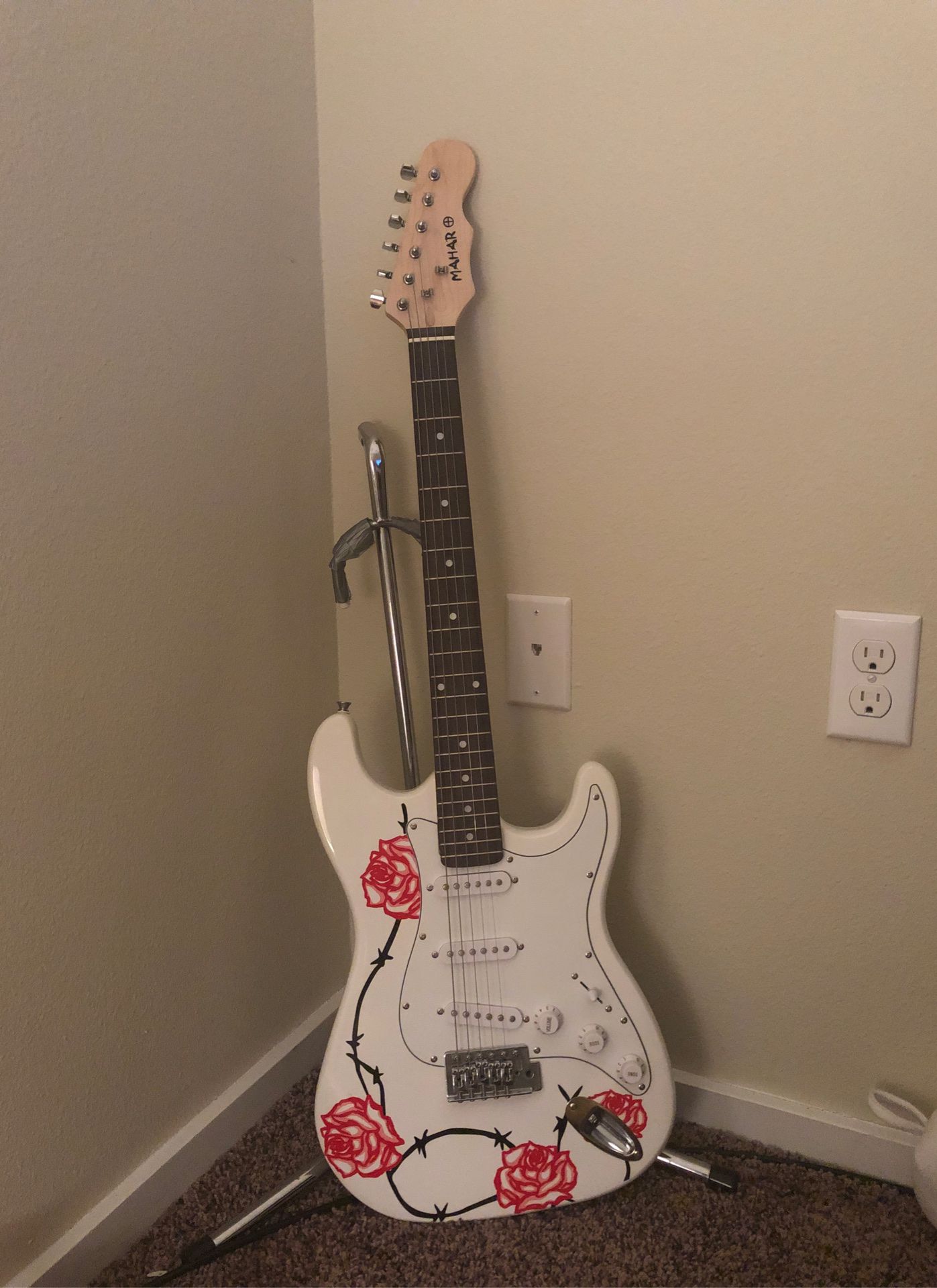 Selling a guitar has one string fully functional