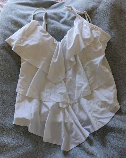New woman's white swimsuit top size 16