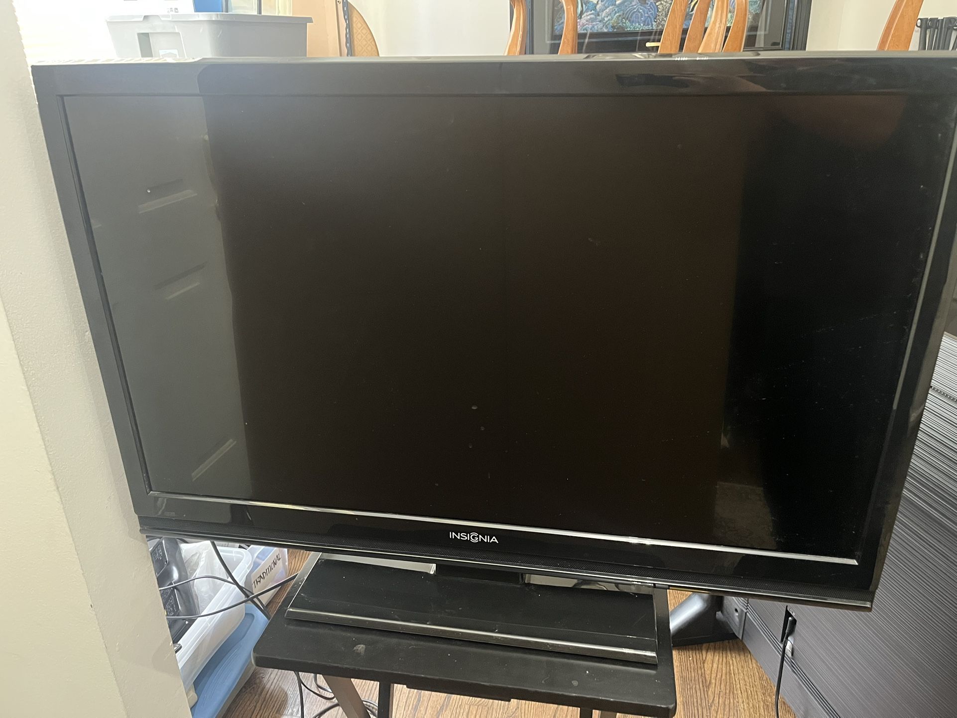 Insignia 39” LCD TV