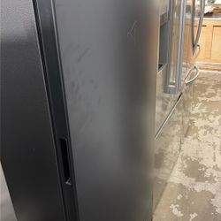 Gladiator Freezerless Refrigerator 