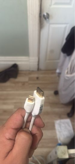 White HDMI Cable to mini DisplayPort with Gold Connectors