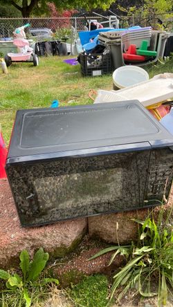 Microwave 700w price 20$. Pick up. E. Side. Tacoma