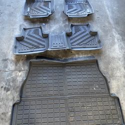 Toyota RAV4 Rubber Floor Mats