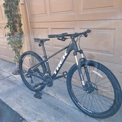 Trek Marlin 5 Gen 3 Mountain Bike – Excellent Condition