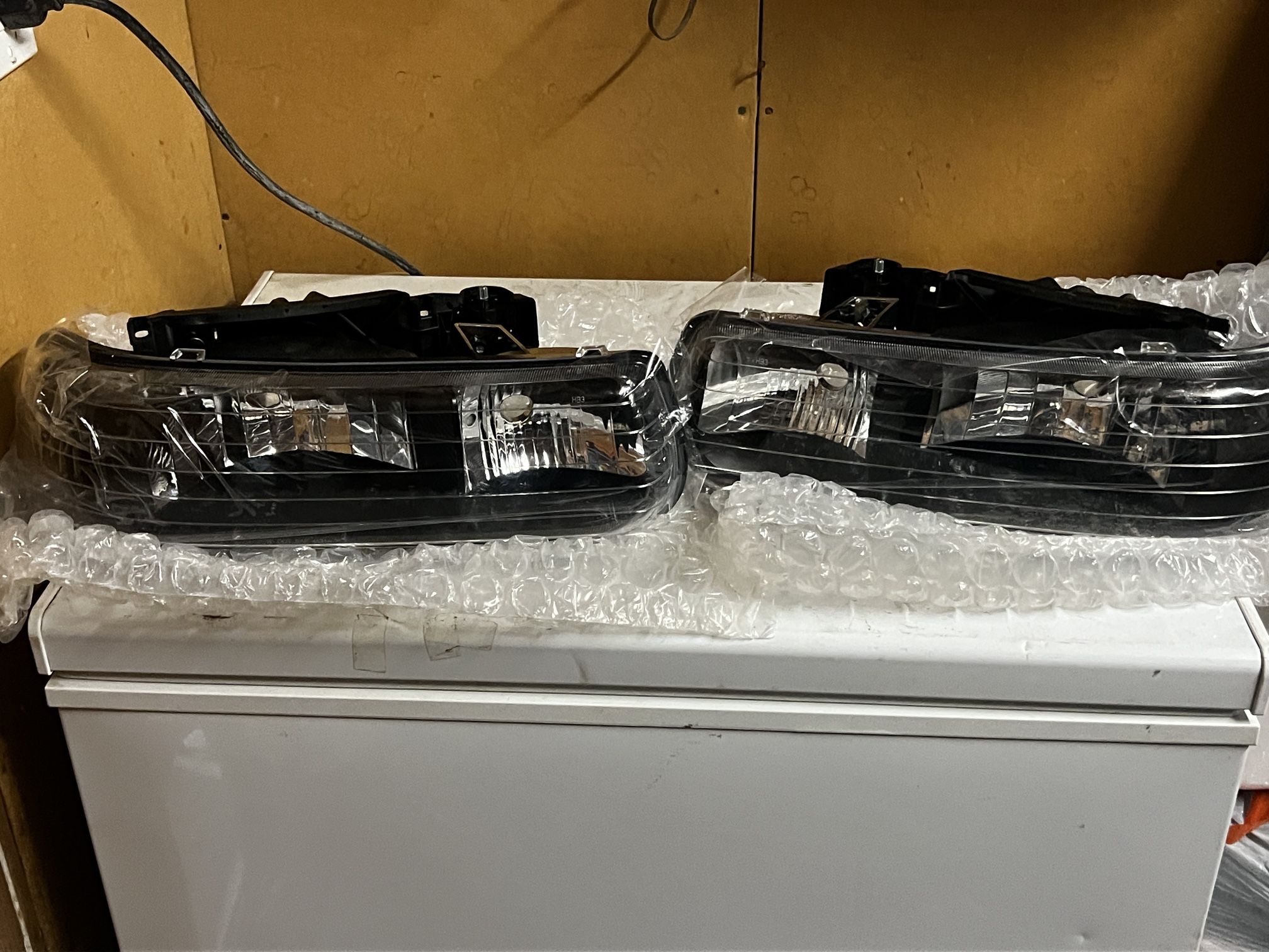 New Chevy Silverado 99-04 Headlights 