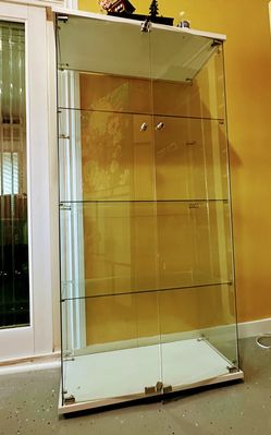 Tempered glass display case, transparent display case, Almost New!!