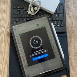 iPad Pro 11” (Face ID / IOS 26) 512GB with keyboard case,  pen & Accessories 