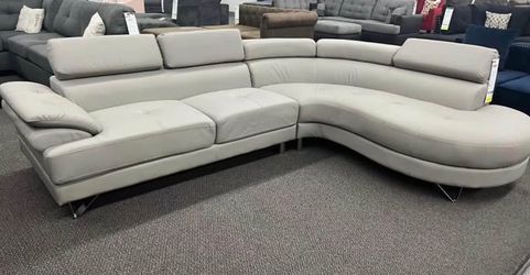 New White Or Grey Leather Sectional With Adjustable Headrests / Curved Chaise.  101x85.  Free Delivery!