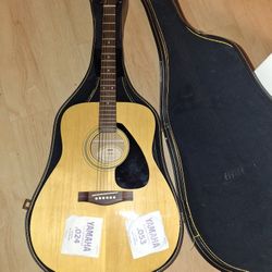 Acoustic Guitar Yamaha 