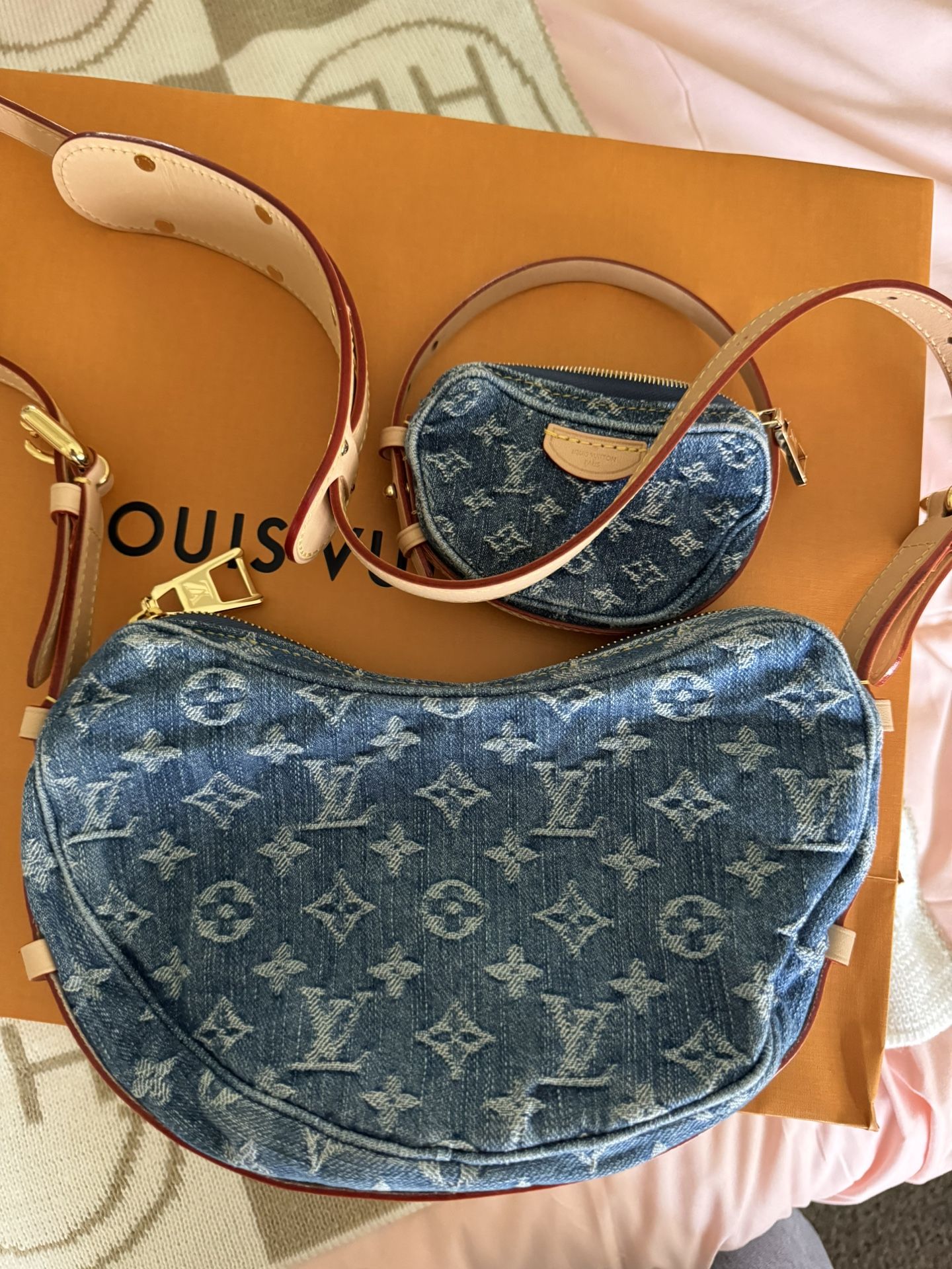 Louis Vuitton Croissant MM