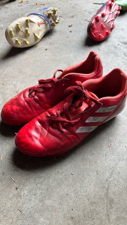 Soccer cleats