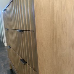 New! Thousand Oaks Wood Scalloped 3 Drawer Dresser Chest for Sale in  Visalia, CA - OfferUp