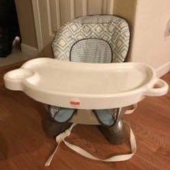 Fisher-Price SpaceSaver High Chair, Great Condition! Smoke and pet free! Can meet!! 
