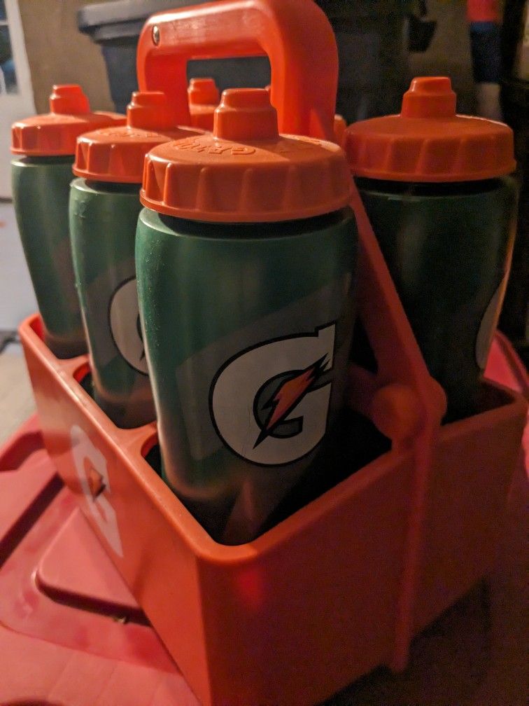 Gatorade Tray With 6 Gatorade Bottles.