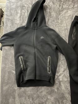 Black Nike Tech Fleece