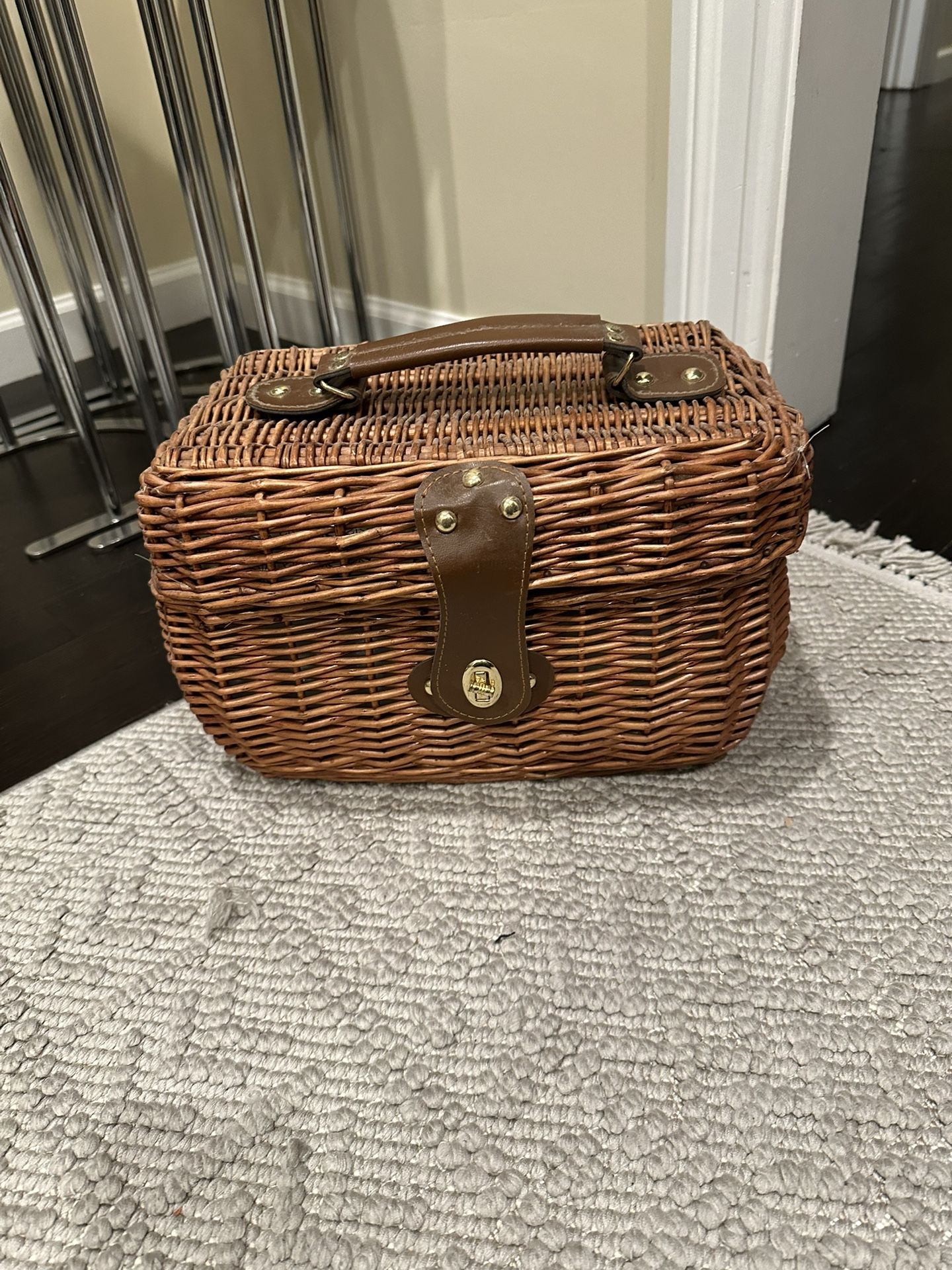 Insulated Wicker Picnic Basket
