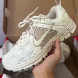 Nike Vomero 5 Light Orewood Sz 11.5W/10M