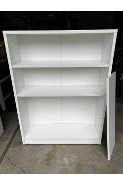 White 4-Shelf Bookcase – Missing Shelf Pegs