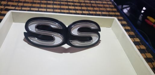 Camero Super Sport Emblem Black. White