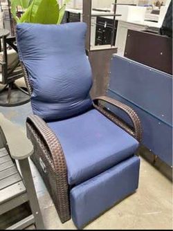 AS IS Assembled New Outdoor Wicker Recliner Chair with Side Table Independently Adjustable