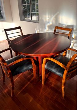 Round wood Table with 4 chairs