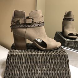 Suede Peep Toe Booties (Brown-Gray, Size 6.5M)