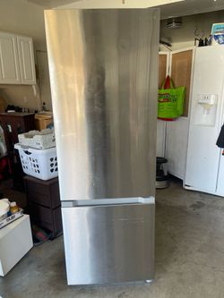 Insignia refrigerator