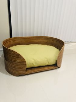 Modern Dog bed - Luxurious custom made dog bed - brand new- wood and varnished with clear coat-