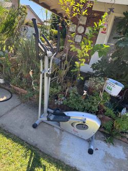 Sunny Health & Fitness Elliptical Trainer