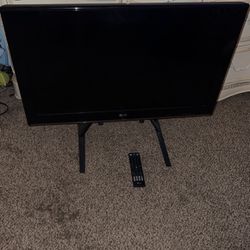 32 inch LG TV with remote 