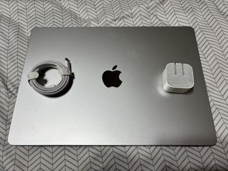 Silver Macbook Air 15 inch M5