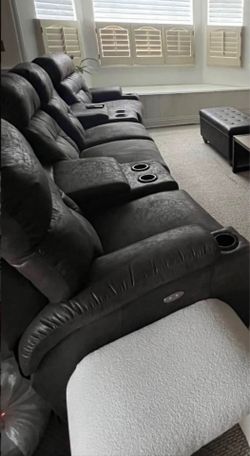 ​🛋️ Large Curved Power Sectional Couch - 4 Recliners & Storage ($800)