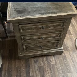 2 Night Stands