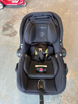Uppababy Mesa Car seat with 2 bases