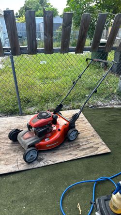 Husqvarna HU675 AWD lawn mower