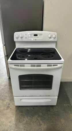 GE Electric Stove, White, Glass Top, Great Condition
