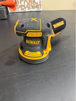 SEE VIDEO ATTACHED —- DEWALT 20V MAX • XR Random Orbital Sander (DCW210) – Needs Repair / Make Offer