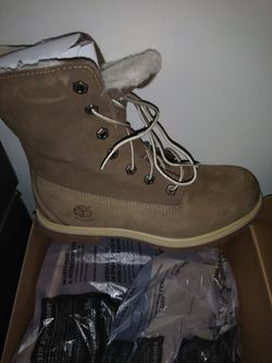 Timberland womens ladies size 8.5 or 9. Boots Shoes Authentic Teddy Fleece Taupe Tan Brown Snow warm hot leather new in box