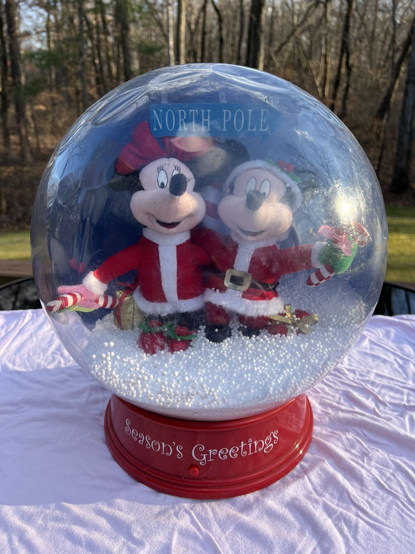 Seasons Greetings Disney Animated Waterless Snow Globe Mickey Minnie Mouse Christmas