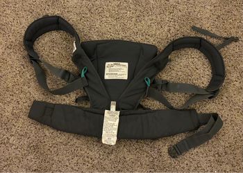 Infantino baby carrier with pockets