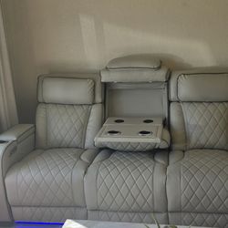 Vendo sofás viene con. 3 mecitas