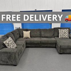 Large GRAY Sectional Couch 🛋️ 